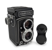 FRANKE & HEIDECKE: Black-body Rolleicord&nbsp;Vb&nbsp;TLR&nbsp;camera, circa 1973,&nbsp;with Xenar&nbsp;75mm f3.5 lens [#11271433] and&nbsp;Synchro-Compur&nbsp;X shutter, with lens cap.