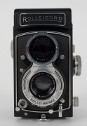 FRANKE & HEIDECKE: Black-body Rolleicord&nbsp;Vb&nbsp;TLR&nbsp;camera, circa 1973,&nbsp;with Xenar&nbsp;75mm f3.5 lens [#11271433] and&nbsp;Synchro-Compur&nbsp;X shutter, with lens cap. - 2