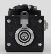 FRANKE & HEIDECKE: Black-body Rolleicord&nbsp;Vb&nbsp;TLR&nbsp;camera, circa 1973,&nbsp;with Xenar&nbsp;75mm f3.5 lens [#11271433] and&nbsp;Synchro-Compur&nbsp;X shutter, with lens cap. - 7