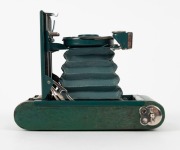 KODAK: Vanity Kodak Ensemble vertical-folding camera [#34553] in green finish, circa 1928,&nbsp;complete with original lipstick, powder compact, mirror, and money pocket in leather case with strap,&nbsp;together with&nbsp;instructions, original owner's card, and&nbsp;maker's - 6