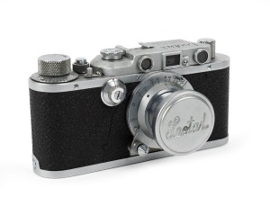 SHOWA KOGAKU: Leotax Special DIII Leica-copy rangefinder camera [#5926], circa 1947, with Tokyo Optical Company C.Simlar 50mm f3.5 lens and metal front lens cap. 'Made in Occupied Japan' engraved on camera base.