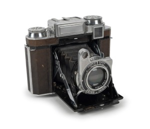 ZEISS IKON: Super Ikonta BX 533/16 horizontal-folding camera [#J 97643], circa 1938, with Tessar 80mm f2.8 lens [#2445184] and Compur-Rapid shutter.