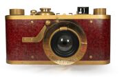 LEITZ: Enormous point-of-sale, custom built Leica model with "coupled" viewfinder. 218cm high overall including viewfinder, 178cm wide, 90cm deep including lens (45cm without). Believed to be the largest "model" Leica ever built. - 2
