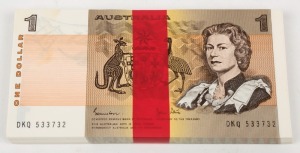 ONE DOLLAR, Johnston/Stone (1982) (R.78), DKQ 533732/831, consecutive bundle of banknotes, (100), Unc. (NB; topmost note with minor discolouration).