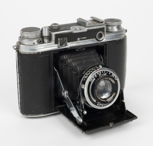 HOUGHTON: Ensign Commando horizontal-folding rangefinder camera [#C3989], circa 1947, with Ensar 75mm f3.5 lens [#8387] and Epsilon shutter.   