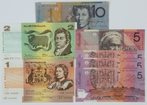 Various banknotes, $1 Knight/Wheeler (R.76a) x 2; $2 Johnson/Fraser (R.89); $5 Macfarlane/Evans (R.218a), $5 Federation (R.219),$5 Stevens/Henry Last Prefix (R.221bL); $5 Stevens/Parkinson (R.222a) & $10 Stevens/Henry (R.321a); all Unc. (8 items).