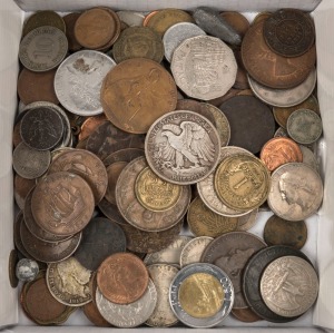 Range of WORLD coins in a small box. Unchecked. 700gms.