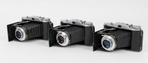 VOIGTLÄNDER: Three 1950 Bessa I vertical-folding cameras - one with Color-Skopar 105mm f3.5 lens [#3105437], one with Vaskar 105mm f4.5 lens [#3088985] and Prontor-S shutter, and one with Vaskar 105mm f4.5 lens [#3584447] and Prontor-SV shutter. (3 camera