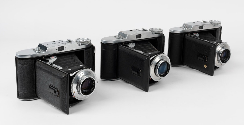 VOIGTLÄNDER: Three 1950 Bessa I vertical-folding cameras - one