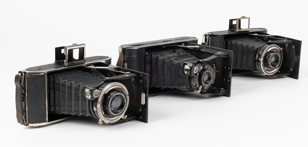 VOIGTLÄNDER: Three Bessa vertical-folding cameras - one 1929 model