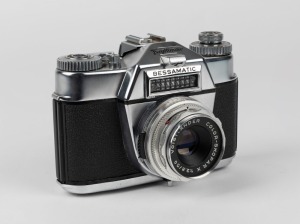 VOIGTLÄNDER: 1962 Bessamatic Deluxe SLR camera [#223689] with Color-Skopar 50mm f2.8 lens [#6293129], Synchro-Compur shutter, and accessory shoe.