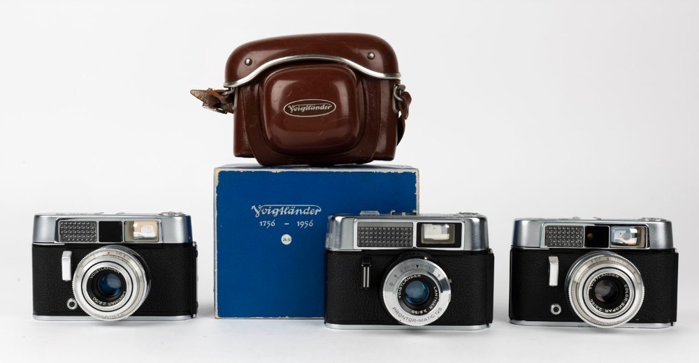 VOIGTLÄNDER: Three circa 1962 Vito SLR cameras - one Vito CL with Lanthar  50mm f2.8 lens