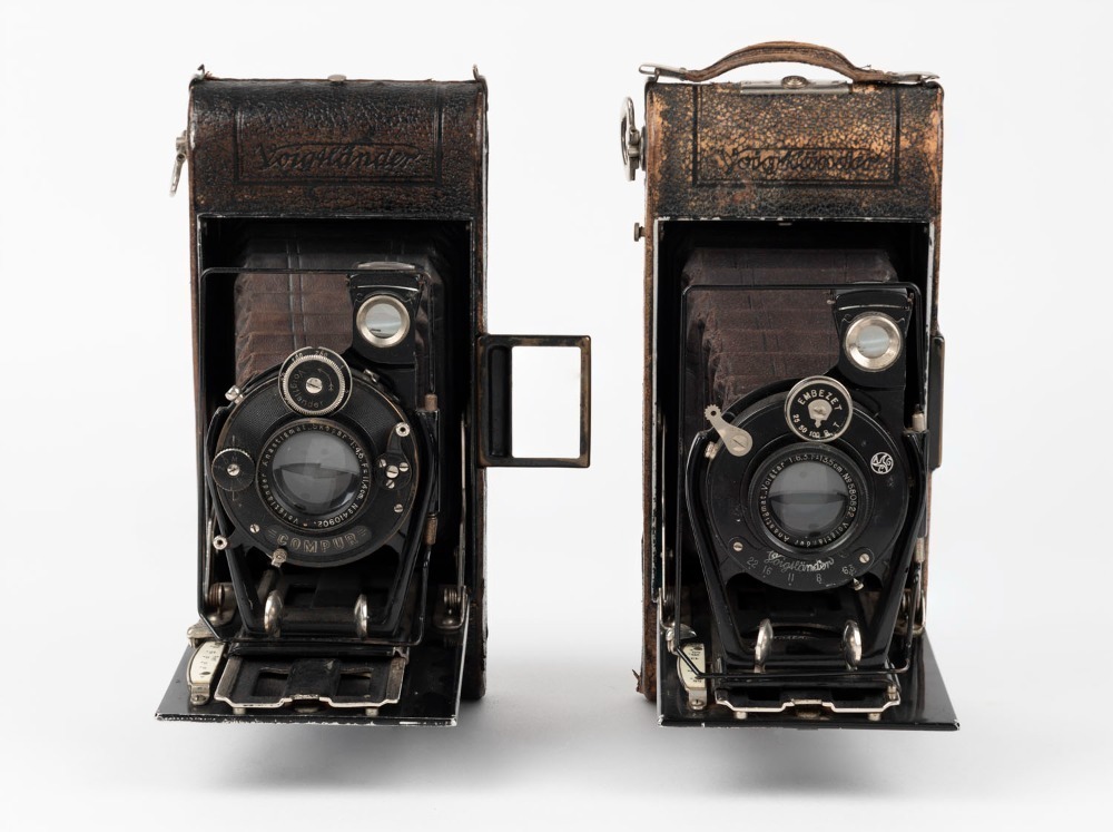 VOIGTLÄNDER: Two Rollfilm vertical-folding cameras - one 1927 model ...