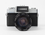 NIPPON KOGAKU: Nikkorex Zoom 35 SLR camera [#273082], circa 1962, with Zoom-Nikkor-S&nbsp;43mm f3.5 lens. The first still camera with a non-interchangeable zoom lens. - 2