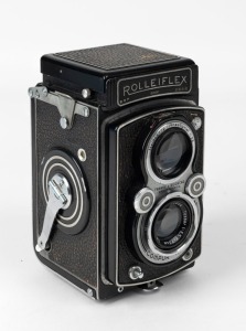 FRANKE & HEIDECKE: Rolleiflex Automat I TLR camera [#609541], circa 1938, with Tessar 75mm f3.5 lens [#1920664] and Compur-Rapid shutter.