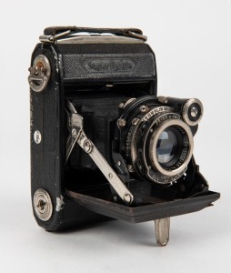 ZEISS IKON: Super Ikonta 530A vertical-folding camera, circa 1936, with Tessar 70mm f3.5 lens [#1708994].