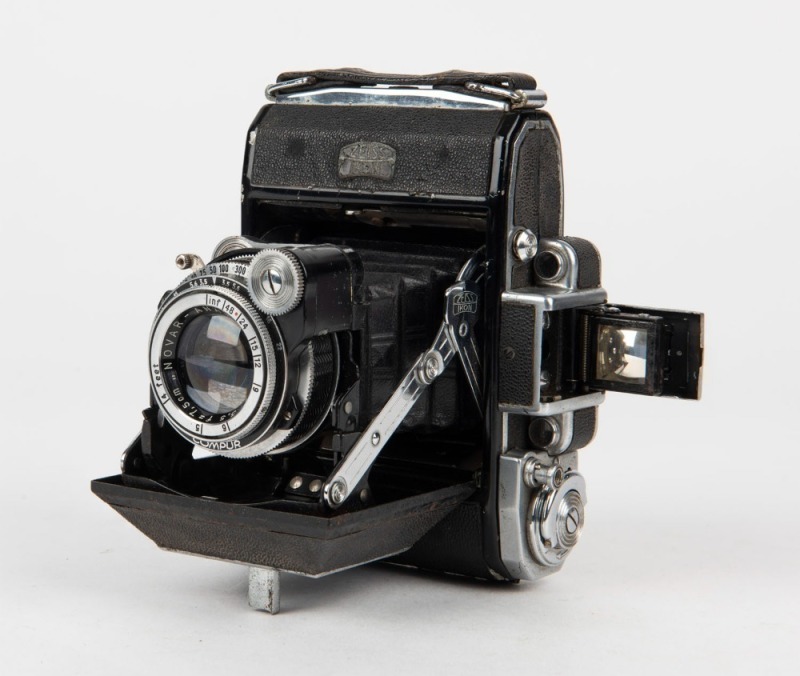 ZEISS IKON: Super Ikonta A 531 vertical-folding camera [#G 71463], circa 1950, with rare Novar 75mm f3.5 lens.