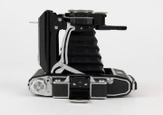 ZEISS IKON: Super Ikonta C 531/2 vertical-folding camera [#F 97824], circa 1938, with Novar 105mm f3.5 lens. - 4