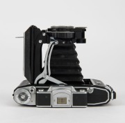 ZEISS IKON: Super Ikonta C 531/2 vertical-folding camera [#E 32417], circa 1938, with Tessar 105mm f3.5 lens [#2082373]. - 4