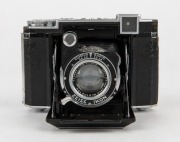 ZEISS IKON: Super Ikonta B 532/16 horizontal-folding camera [#F 5156], circa 1938, with Tessar 80mm f2.8 lens [#2102152] and Compur-Rapid shutter. - 2