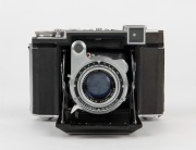 ZEISS IKON: Super Ikonta B 532/16 horizontal-folding camera [#T 9693], circa 1952, with Tessar 80mm f2.8 lens [#651417] and Synchro-Compur shutter. - 2