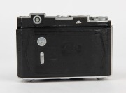 ZEISS IKON: Super Ikonta B 532/16 horizontal-folding camera [#H 12946], circa 1939, with Tessar 80mm f2.8 lens [#2576596] and Compur-Rapid shutter. - 3