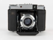 ZEISS IKON: Super Ikonta III 531/16 horizontal-folding camera [#G 98956], circa 1951, with Tessar 75mm f3.5 lens [#1162253] and Synchro-Compur shutter. - 2