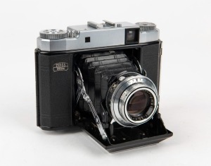 ZEISS IKON: Super Ikonta III 531/16 horizontal-folding camera [#D 23169], circa 1953, with Novar 75mm f3.5 lens and Synchro-Compur shutter.