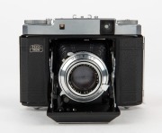 ZEISS IKON: Super Ikonta III 531/16 horizontal-folding camera [#D 23169], circa 1953, with Novar 75mm f3.5 lens and Synchro-Compur shutter. - 2