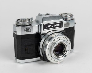 ZEISS IKON: Contaflex Super BC 10.1273 SLR camera [#K 95779], circa 1967, with Tessar 50mm f2.8 lens [#4213197] and Synchro-Compur X shutter.