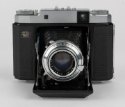 ZEISS IKON: Circa 1953 Super Ikonta III 531/16 horizontal-folding camera [#D 24910], with Novar 75mm f3.5 lens and Synchro-Compur shutter. - 2