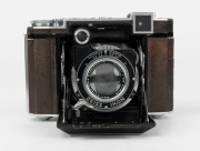 ZEISS IKON: Super Ikonta B 532/16 horizontal-folding camera [#F 2383], circa 1937, with Tessar 80mm f2.8 lens [#2032074] and Compur-Rapid shutter. - 2