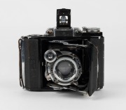 ZEISS IKON: Super Ikonta A 531 vertical-folding rangefinder camera [#B 26533], circa 1937, with Tessar 70mm f3.5 lens [#1861255] and Compur-Rapid shutter. - 2