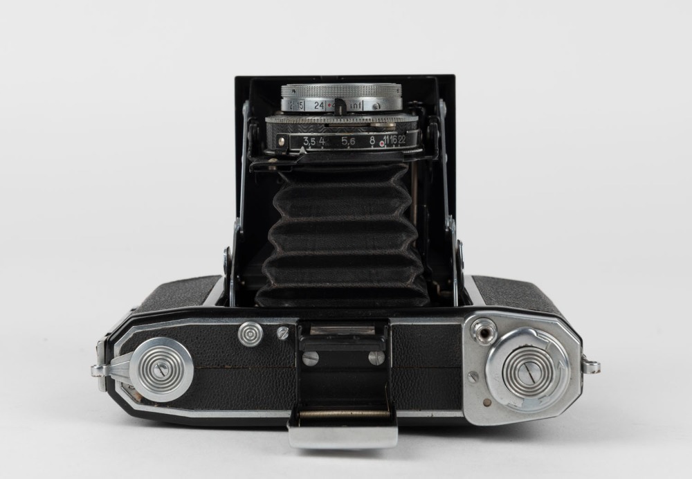 ZEISS IKON: Ikonta 521/16 horizontal-folding camera [#E 83305