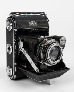 ZEISS IKON: Super Ikonta A 531 vertical-folding rangefinder camera [#J 99362], circa 1950, with rare Novar 75mm f3.5 lens and Compur shutter.