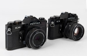 ASAHI KOGAKU: Two 1975 black-body SLR cameras - one Pentax KM [#8119900] with SMC Pentax-M 40mm f2.8 lens [#6620375] and front lens cap, and one Pentax KX [#8224365] with SMC Pentax 55mm f1.8 lens [#1124868]. (2 cameras)