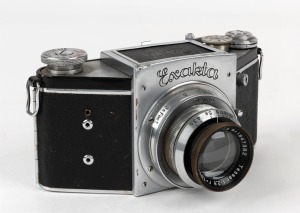 IHAGEE: Chrome-body Exakta B type 5.2 SLR camera [#542952], circa 1938, with Tessar 75mm f2.8 lens [#1847382].