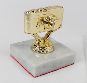 LEITZ: Stylised gold Leica M3 trophy, circa 1991, mounted on 7.5cm x 7.5cm x 2cm Carrara marble stand.