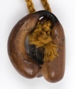 A fine antique Japanese Urushi gold leaf lacquered three case inro featuring a tiger on one side and a dragon on the reverse. Carved wooden netsuke with three aubergines representing happiness and prosperity, Edo period, 18th/19th century, 6.5cm high - 6