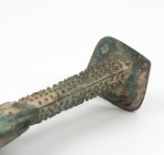 An archaic Chinese bronze sword hilt, ​​​​​​​20.5cm long - 3