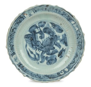 An antique Chinese blue and white porcelain dish with lotus rim, Ming Dynasty, 15th/16th century, 20cm wide