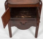 An antique English mahogany bedside cabinet with commode base and tray top, early 19th century, 75cm high, 50cm wide, 43cm deep - 3