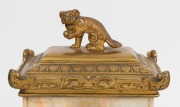 A fine quality antique French three piece clock set in the Chinese style, onyx case with ormolu mounts and Foo dog finial, time only lever platform escapement movement, fine enamel decorated dial with retailers name "Edward & Sons, Paris, London, Glasgow" - 3