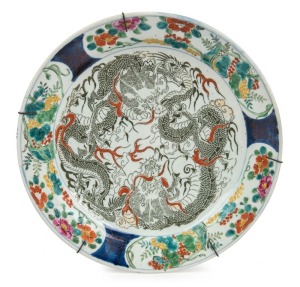 An antique Chinese porcelain charger with olive green dragon decoration to the interior, Qing Dynasty, 38cm diameter