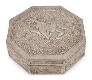 A Chinese silver octagonal box decorated with a Foo dog on the top, 19th/20th century, 5cm high, 13cm wide, 240 grams