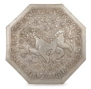 A Chinese silver octagonal box decorated with a Foo dog on the top, 19th/20th century, ​​​​​​​5cm high, 13cm wide, 240 grams - 2