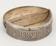 An antique Burmese silver demi-lune betel box with hinged lid and repousse decoration, 19th/20th century, ​​​​​​​4cm high, 9.5cm wide, 122 grams - 3