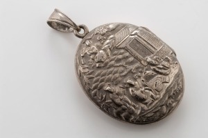 An antique Chinese silver locket, 19th century, 7cm high overall, 30 grams