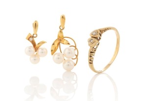 A 9ct gold and diamond "NEVER APART" ring, together with two 18ct gold and pearl pendants, 20th century, (3 items), 4.3 grams total