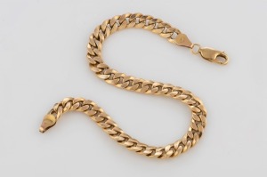 A 9ct gold curb link bracelet, stamped "375", 22cm long, 18 grams